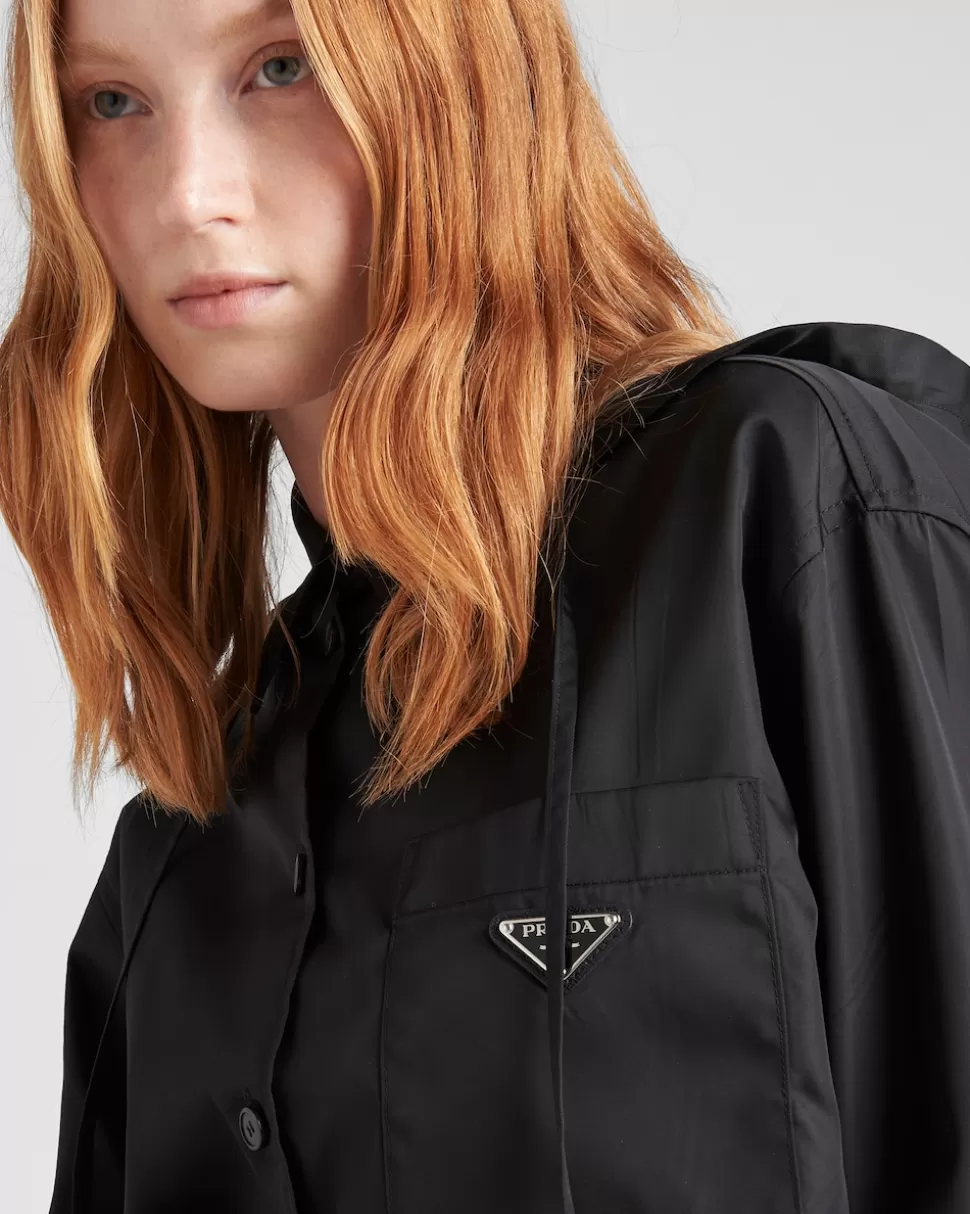 camisa_en_gabardina_de_renylon_215196.webp Prada Camisa En Gabardina De Re-nylon^Mujer COLECCIÓN FEMENINA | CAMISAS Y TOPS