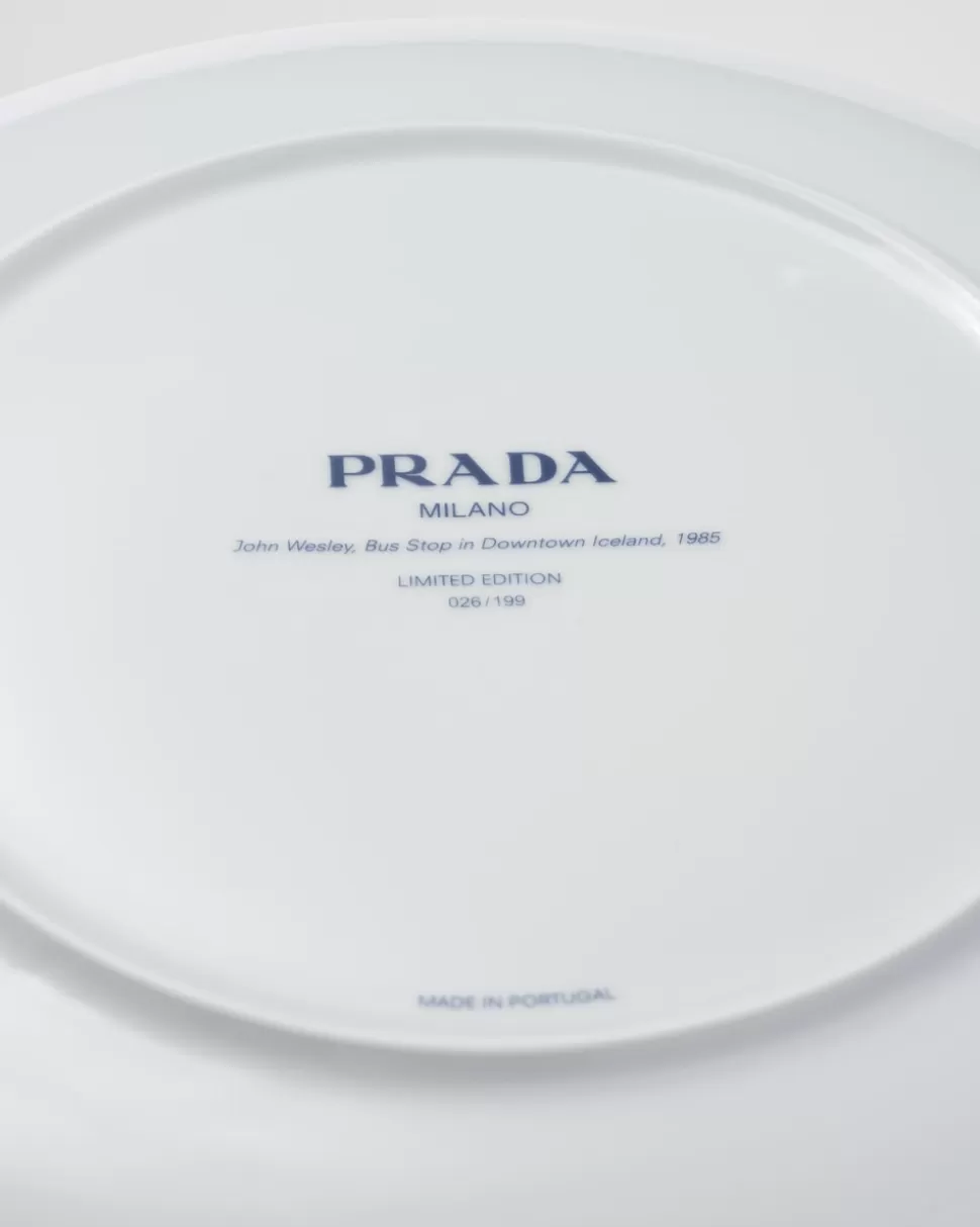 Prada Plato De Porcelana Coleccionable - Bus Stop In Downtown Iceland^ VELAS AROMÁTICAS Y OBJETOS DECORATIVOS
